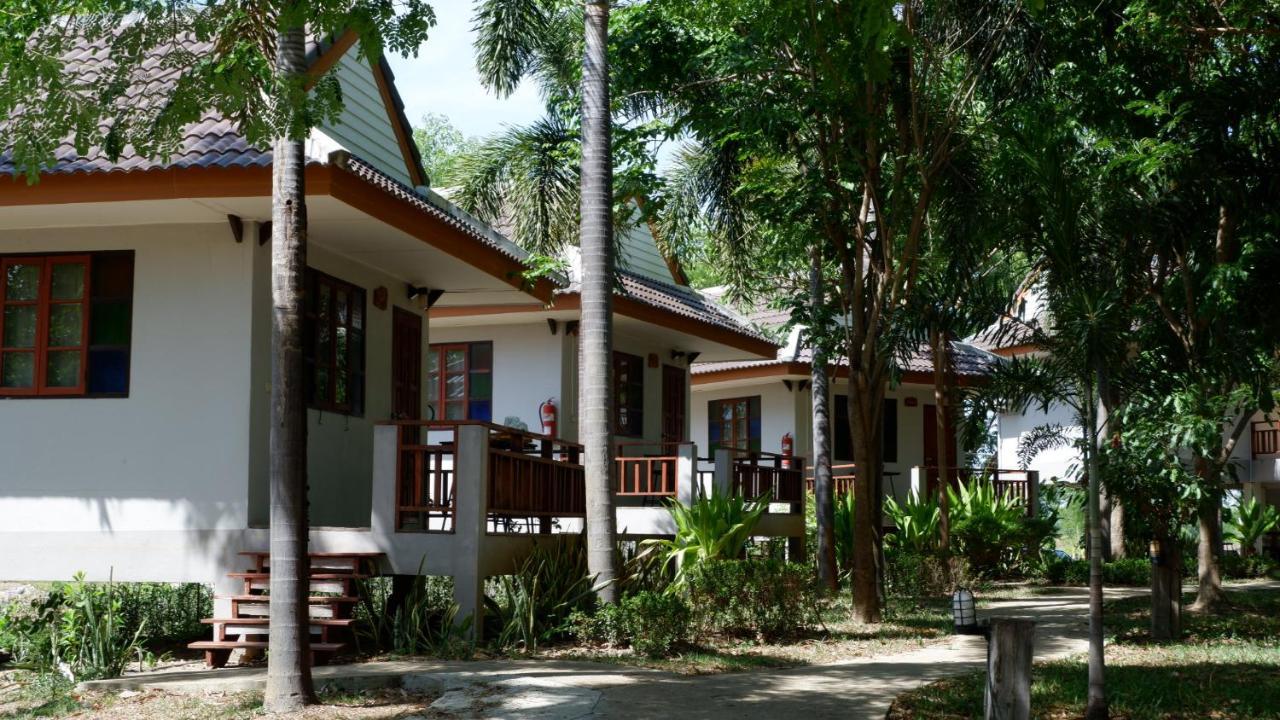 Resort Railumpoo Nakhon Sawan Esterno foto